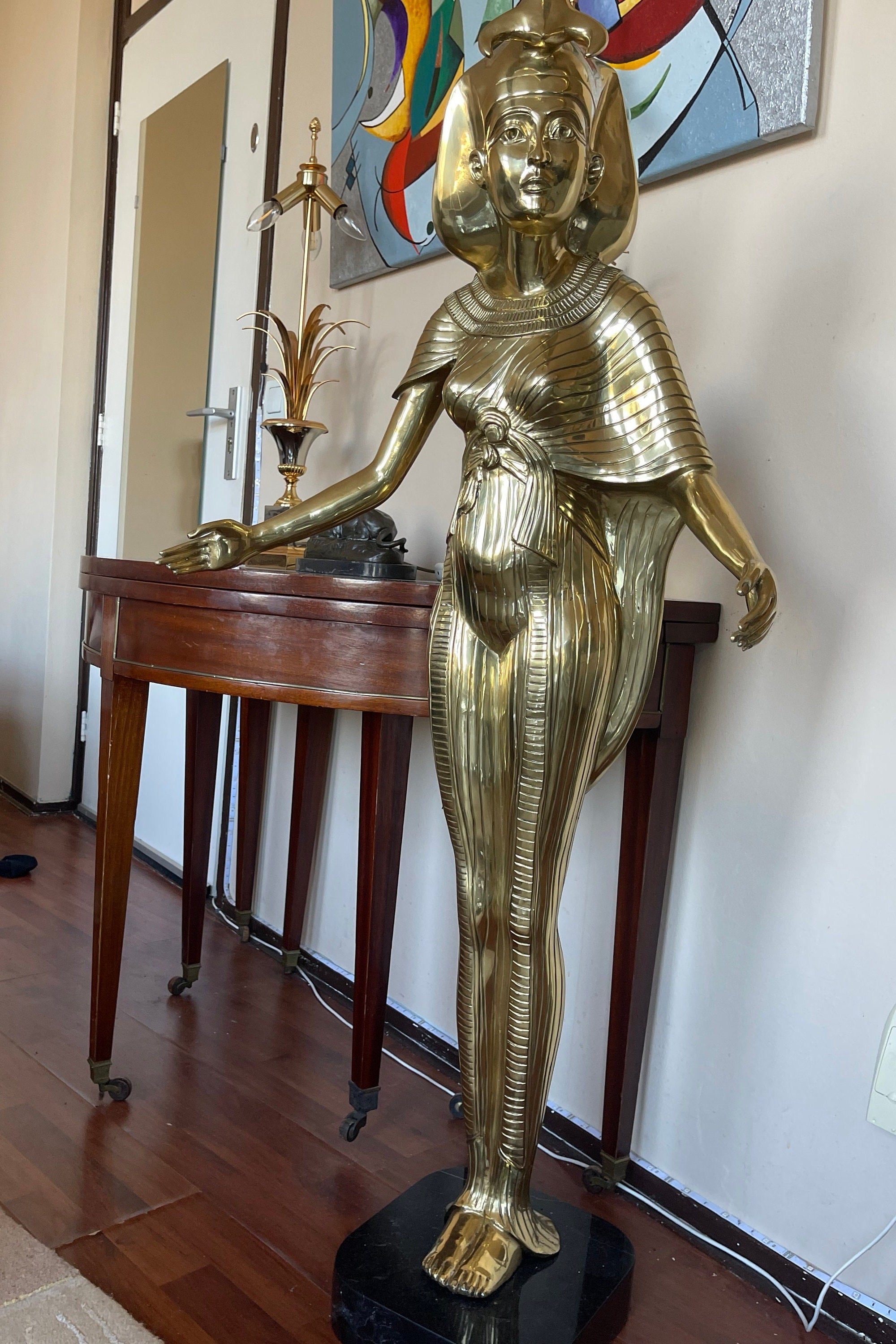 Vintage Egyptian Goddess Selket Statue – a beautifully crafted brass figurine depicting the mythological goddess of protection and healing. This Egyptian sculpture is perfect for collectors of Egyptian antiques and ancient Egypt decor.