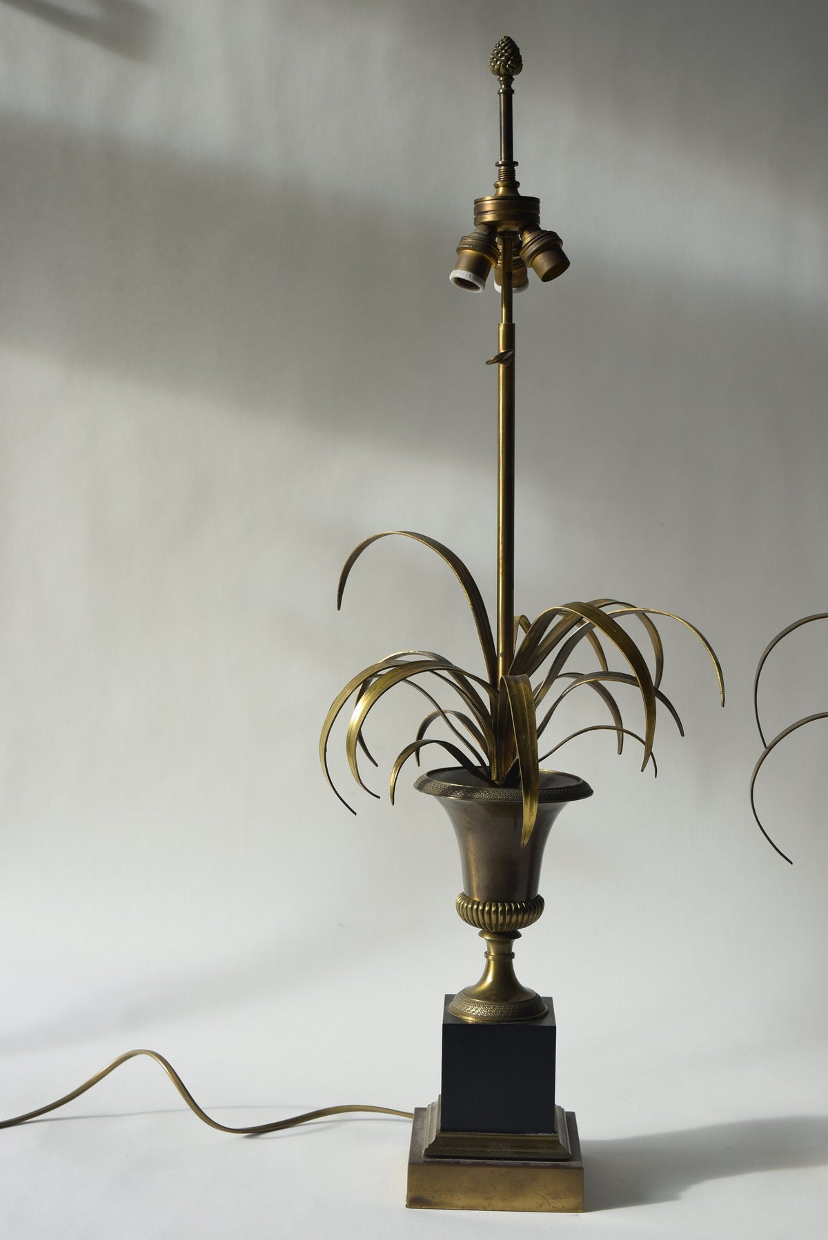 Vintage Maison Charles Brass Palm Table Lamps, French Mid-Century Hollywood Regency Pair, "Vase Roseaux" Design, 1950s
