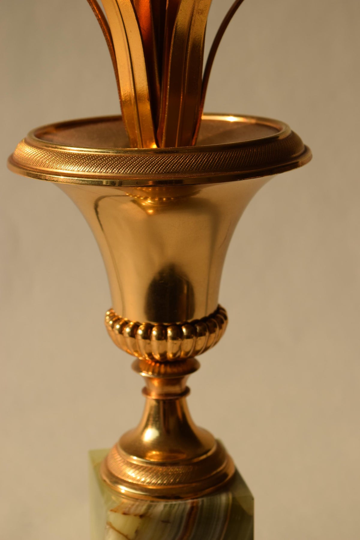 Vintage Brass Reed Sheaf Table Lamp, Three-Light Hollywood Regency Gilt Metal Lamp with Onyx Base, French Style Lighting, Mid-Century Glamou