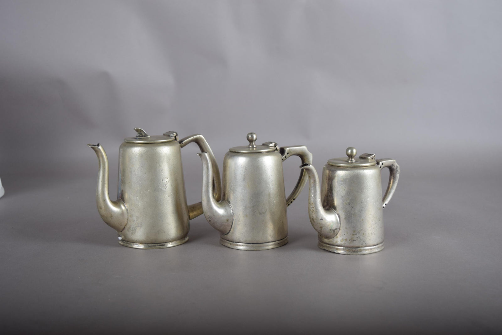 Vintage Set of Three Graduated Silver-Plated Coffee Pots, English EPNS, 1930s