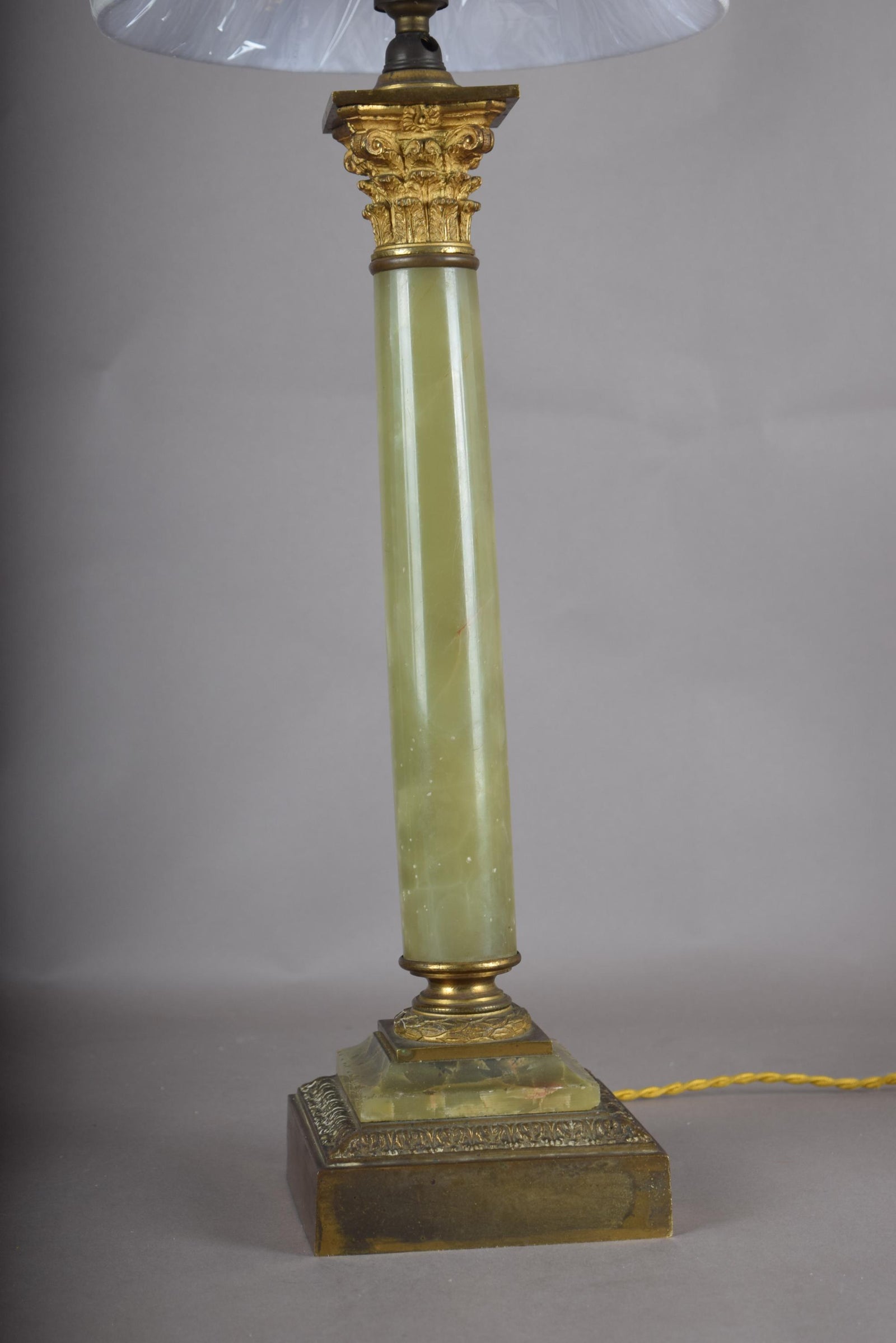 Vintage 1930s Green Onyx Column Table Lamp – Gold-Plated Corinthian Capital, Neoclassical Statement Lighting