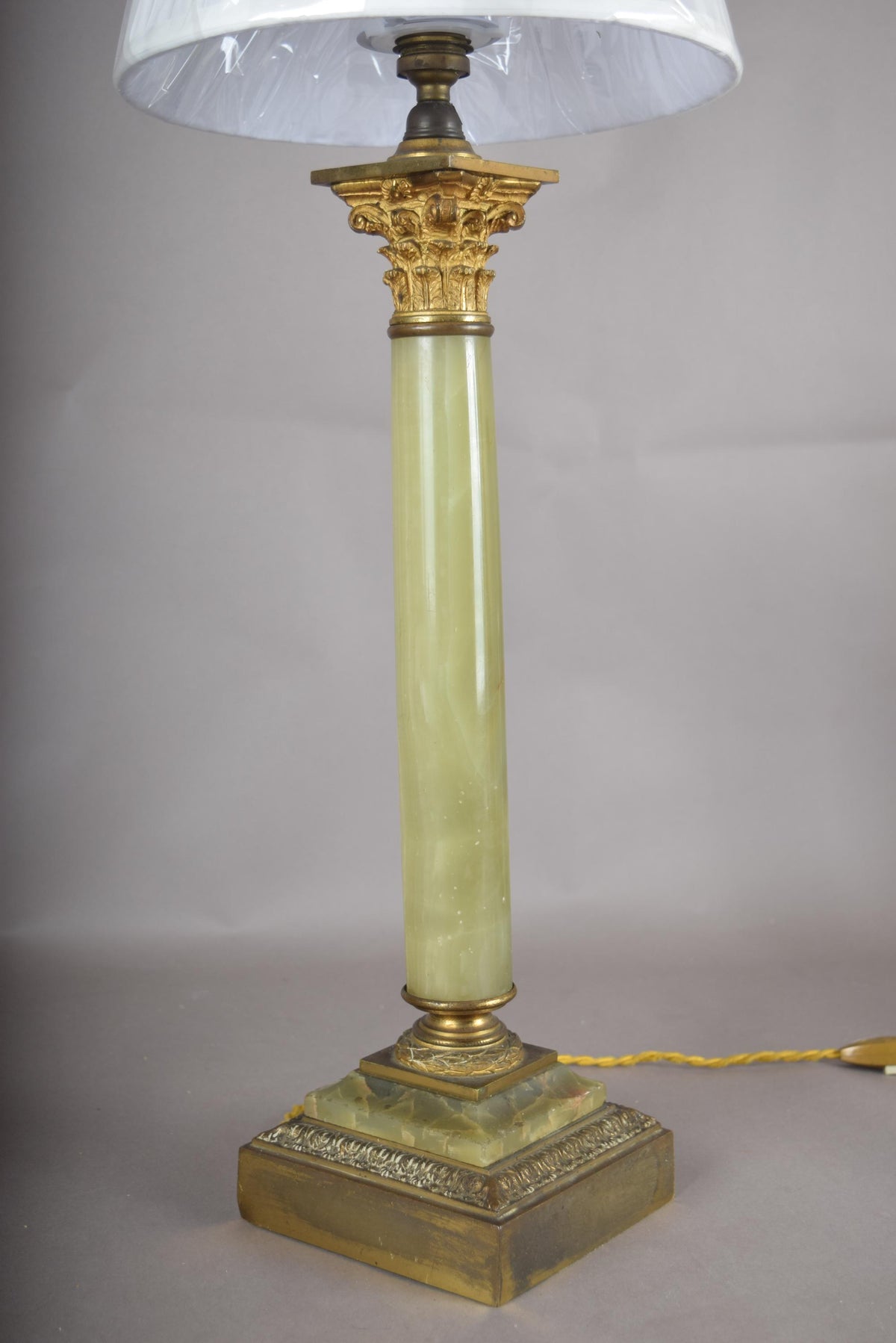 Vintage 1930s Green Onyx Column Table Lamp – Gold-Plated Corinthian Capital, Neoclassical Statement Lighting