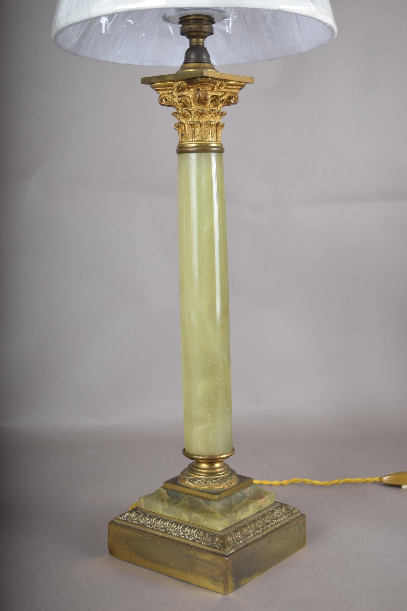 Vintage 1930s Green Onyx Column Table Lamp – Gold-Plated Corinthian Capital, Neoclassical Statement Lighting