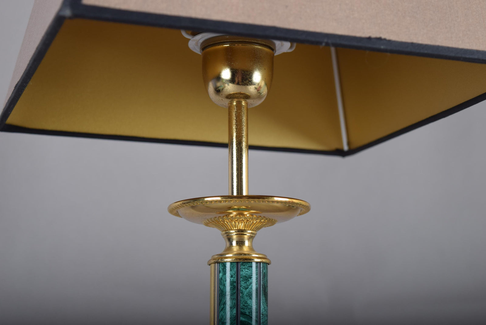 Vintage 1980s Table Lamp, Malachite-Style Green Column, Gold-Toned Metal, Hollywood Regency Style