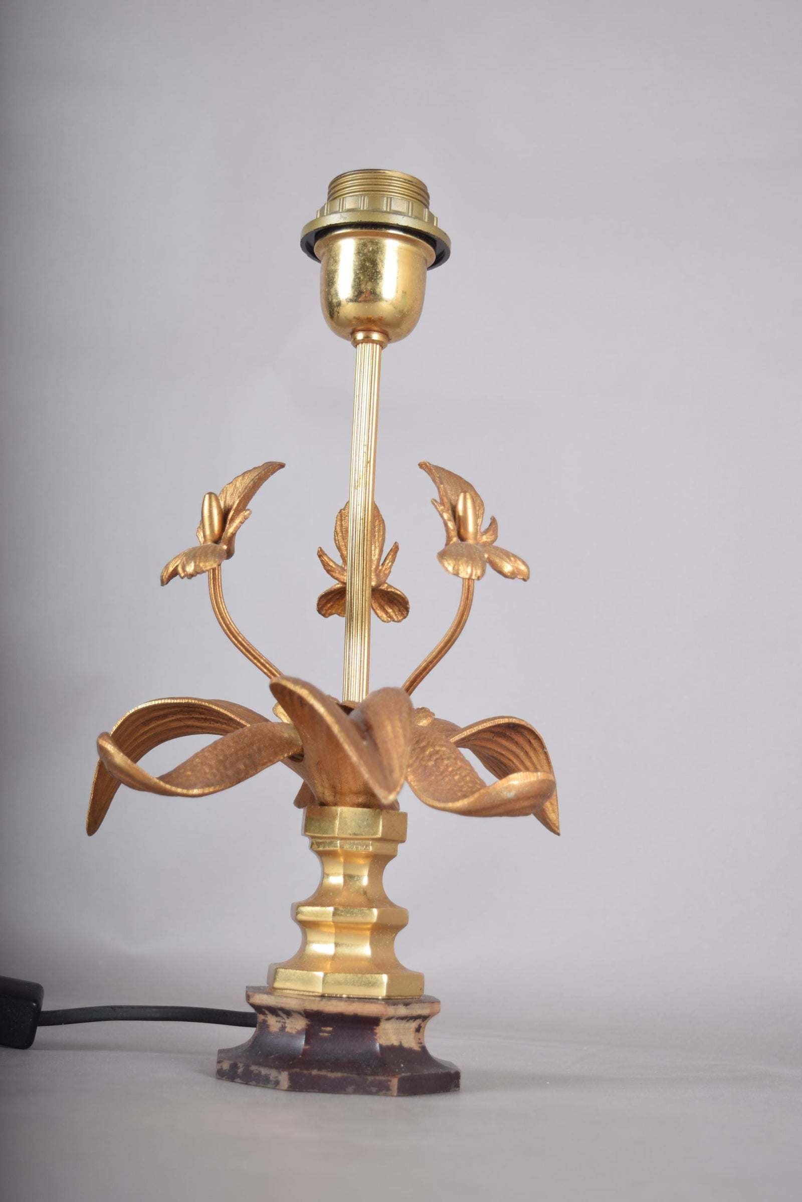 Vintage Brass Table Lamp, Floral and Leaf Motif, Wooden Base, 1970s