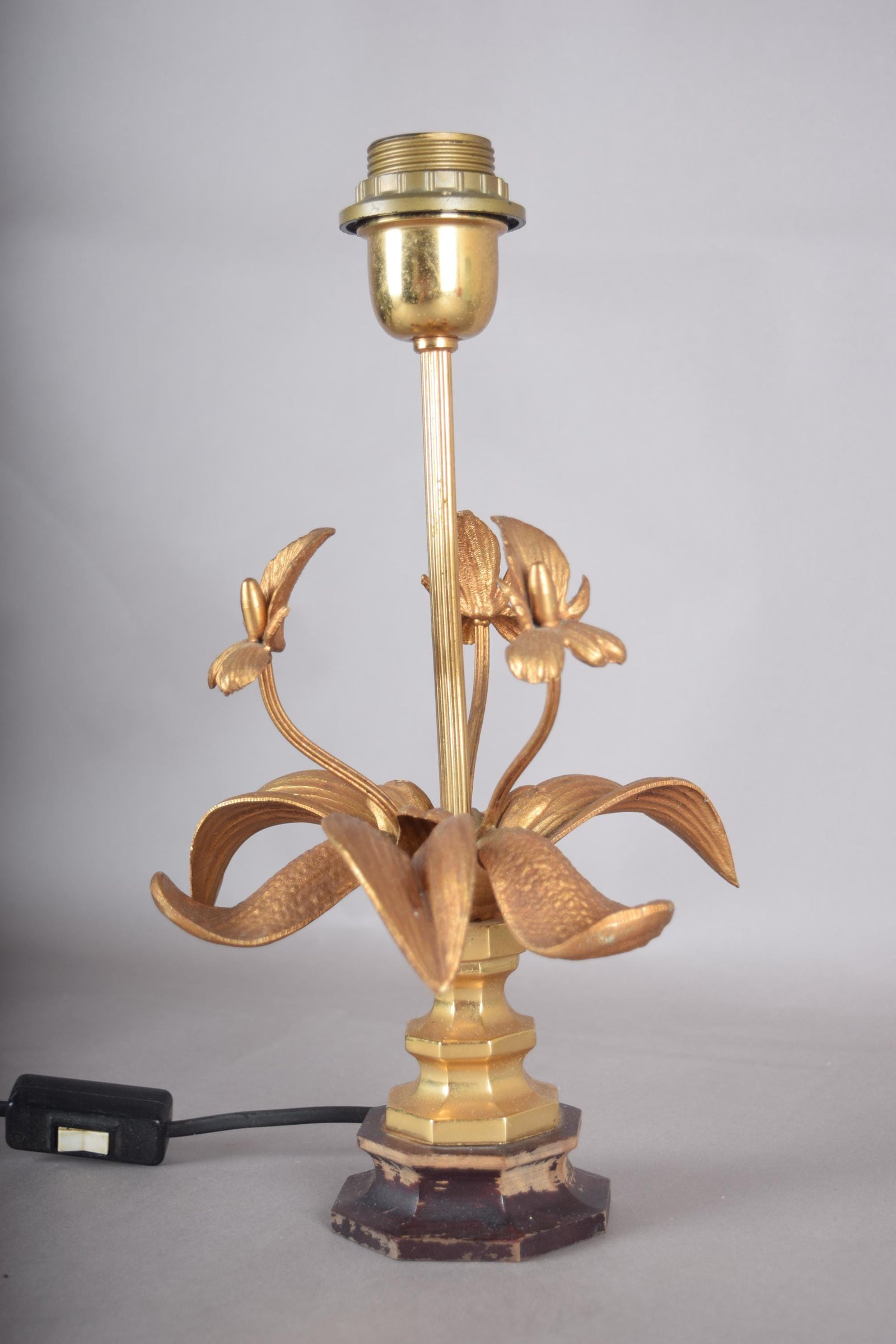 Vintage Brass Table Lamp, Floral and Leaf Motif, Wooden Base, 1970s