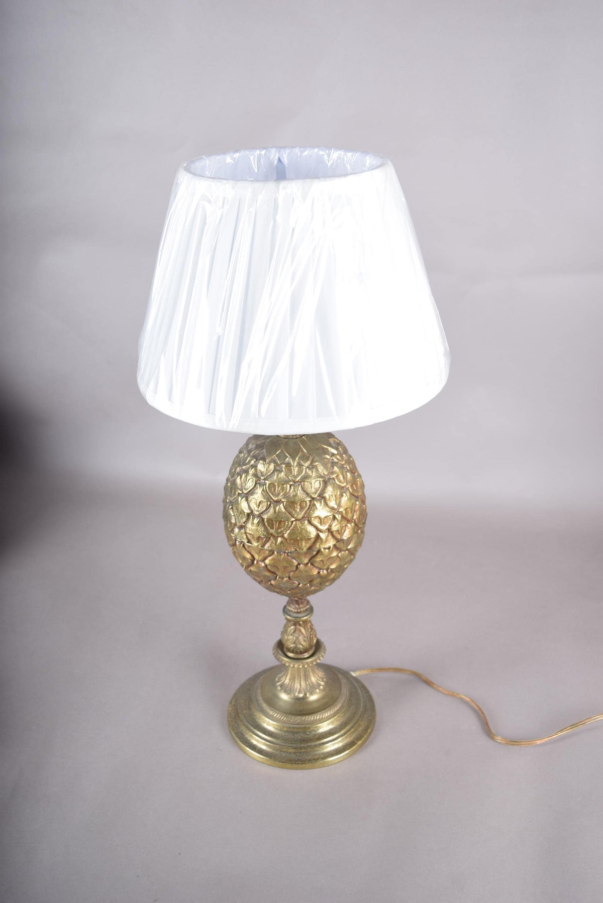 Vintage Brass Pineapple Table Lamp, Classic Hospitality Symbol, Gold-Tone Statement Lighting, Circa 1950s