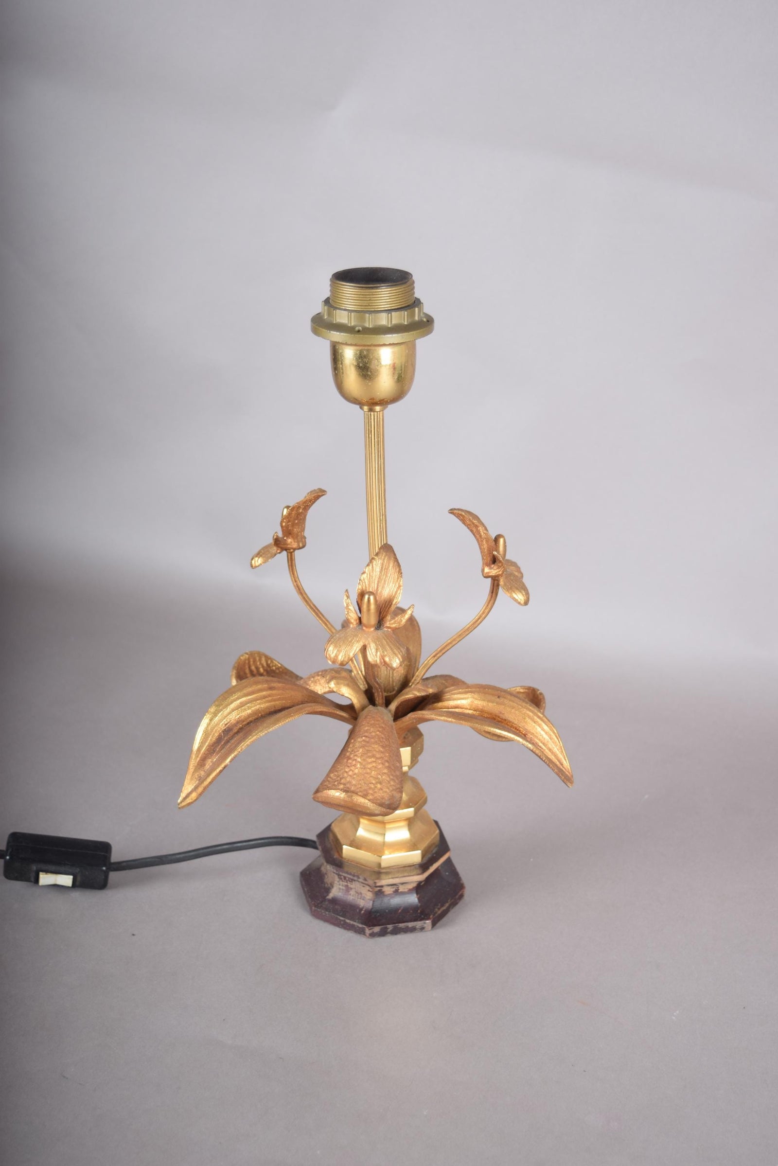 Vintage Brass Table Lamp, Floral and Leaf Motif, Wooden Base, 1970s