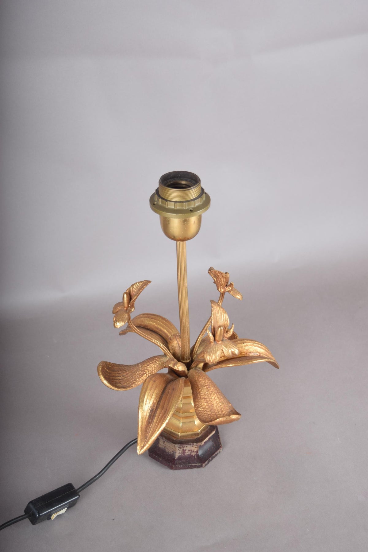 Vintage Brass Table Lamp, Floral and Leaf Motif, Wooden Base, 1970s