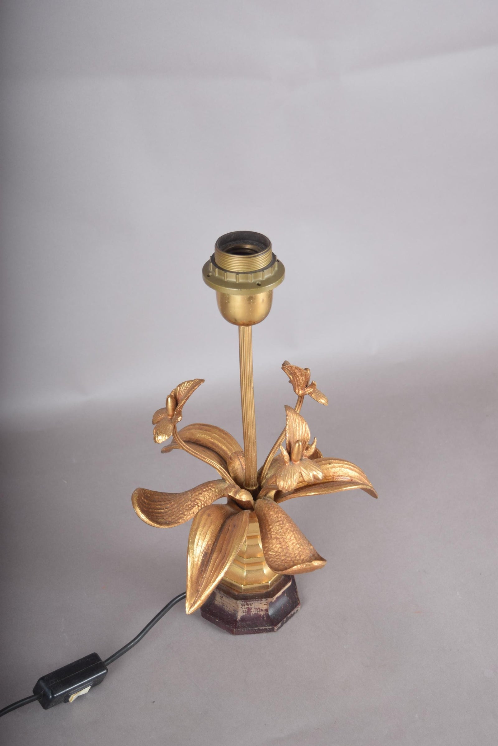 Vintage Brass Table Lamp, Floral and Leaf Motif, Wooden Base, 1970s