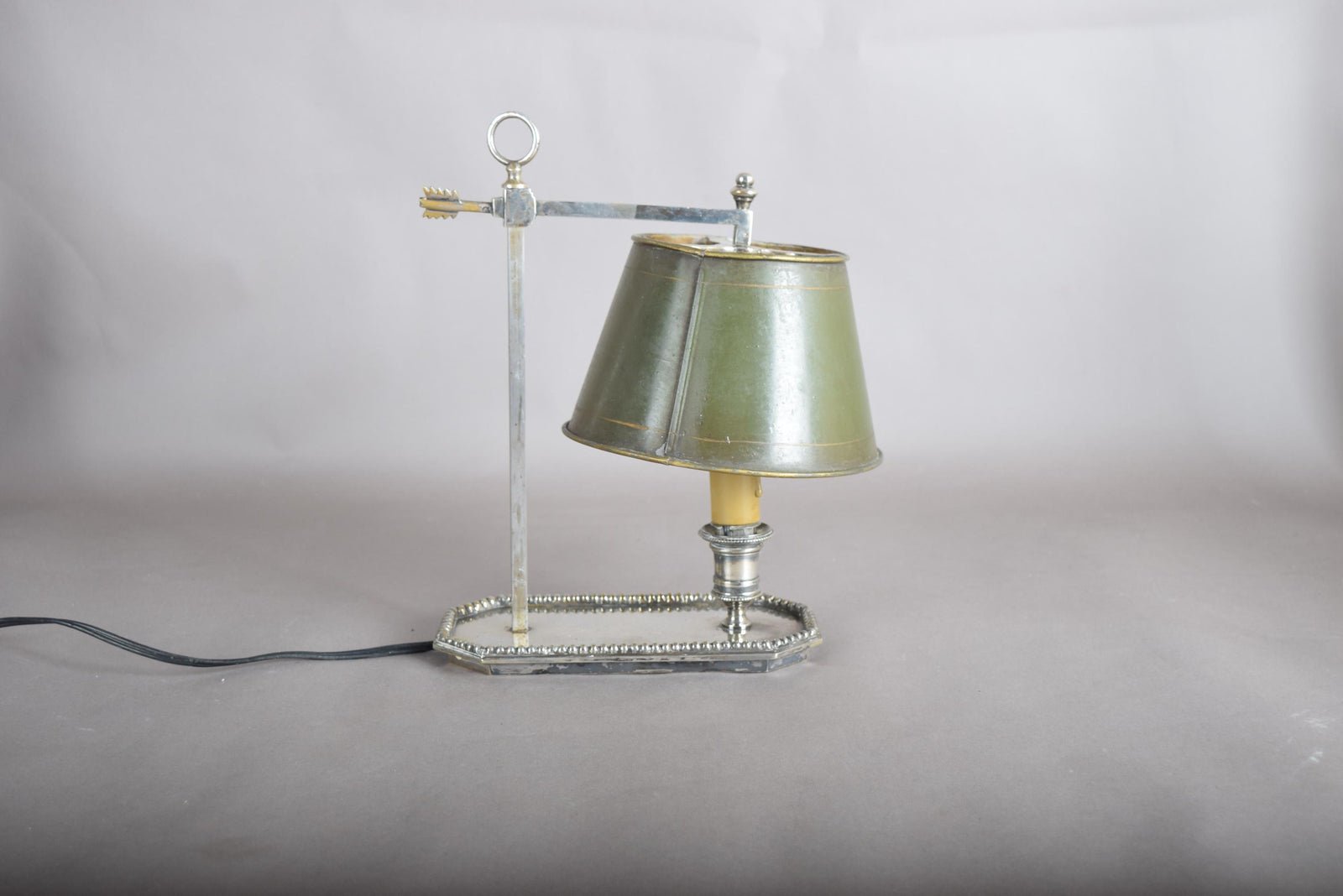 Single-Arm Bouillotte Desk Lamp, Silvered Metal with Arrow Locking Mechanism, Olive Tole Shade, 1950s