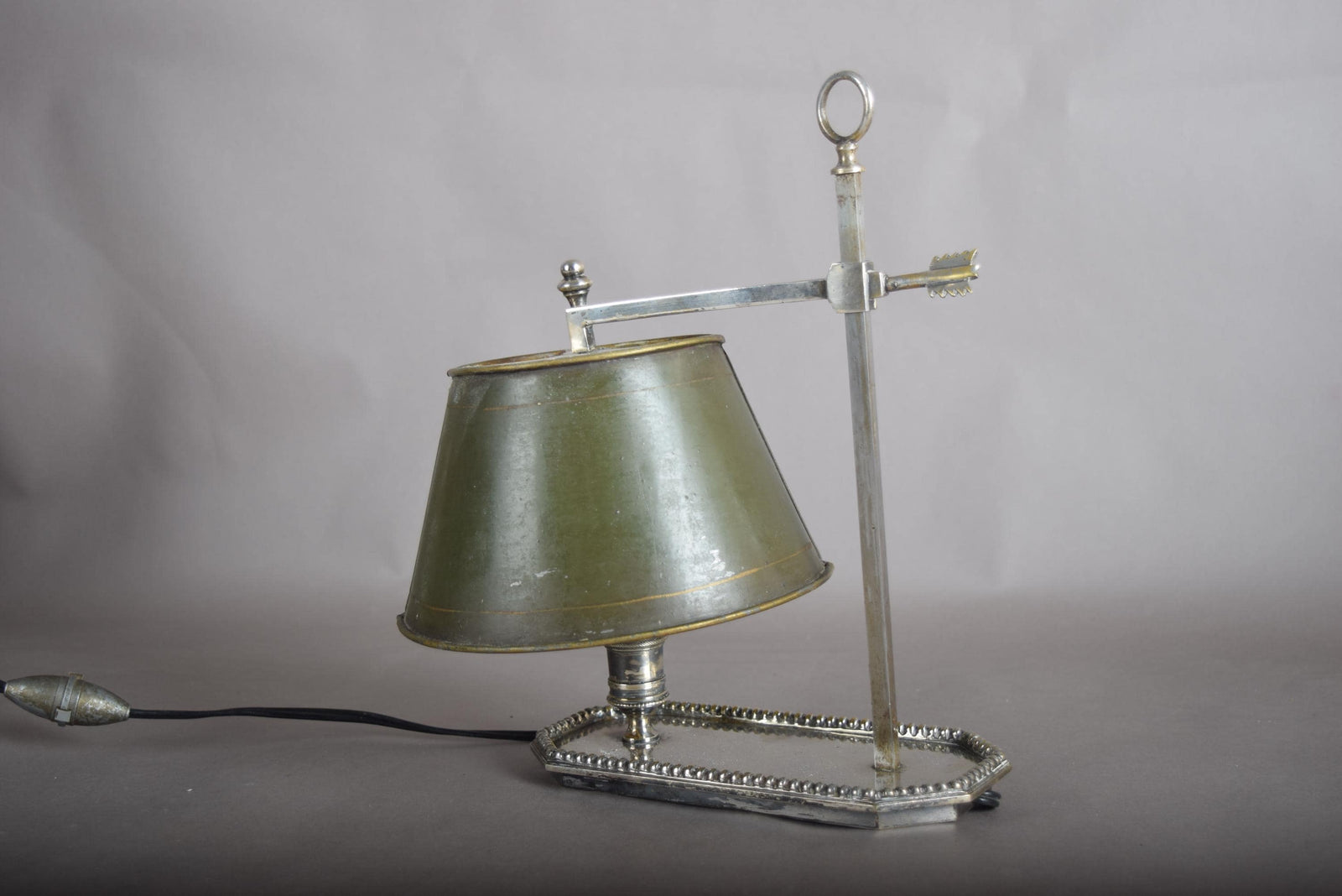 Single-Arm Bouillotte Desk Lamp, Silvered Metal with Arrow Locking Mechanism, Olive Tole Shade, 1950s