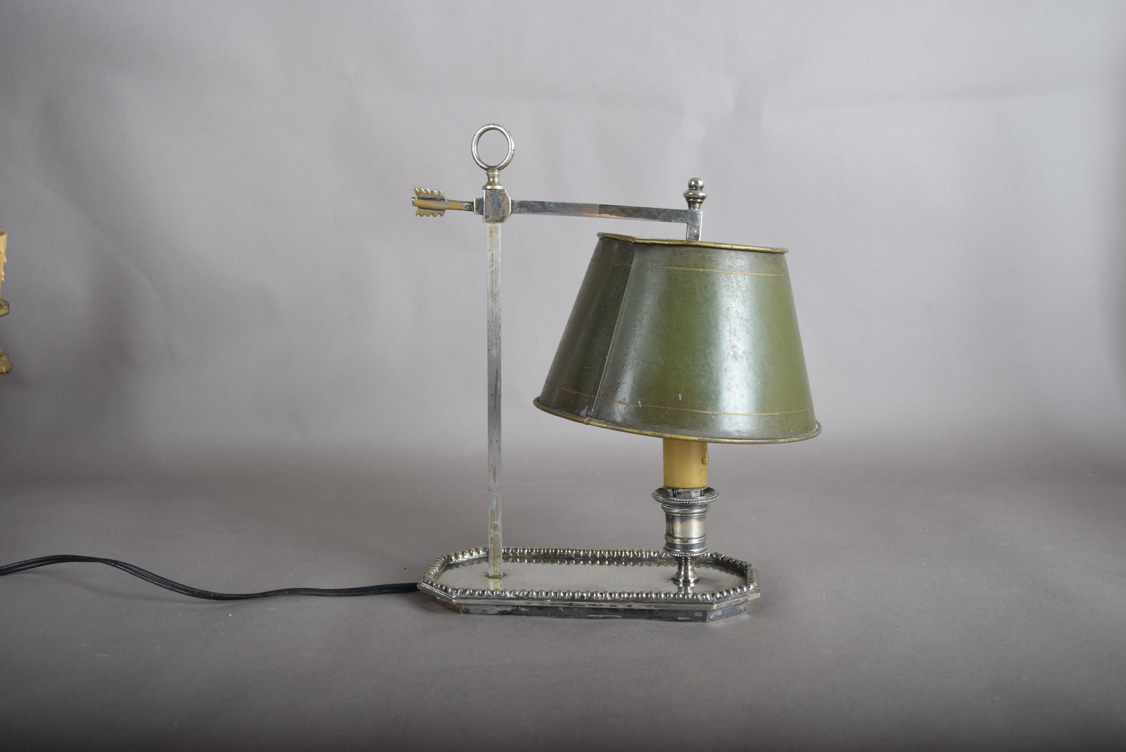 Single-Arm Bouillotte Desk Lamp, Silvered Metal with Arrow Locking Mechanism, Olive Tole Shade, 1950s