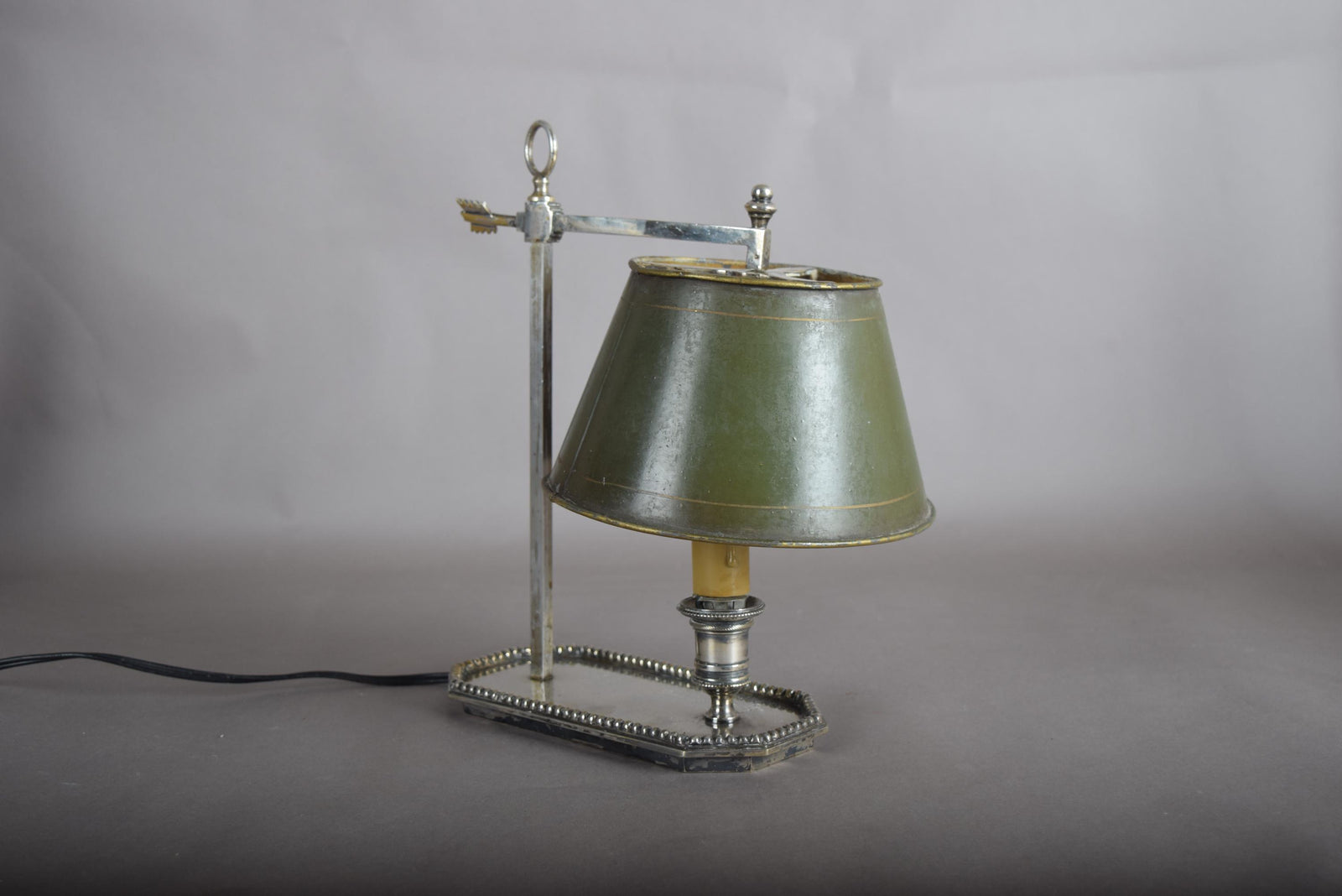 Single-Arm Bouillotte Desk Lamp, Silvered Metal with Arrow Locking Mechanism, Olive Tole Shade, 1950s