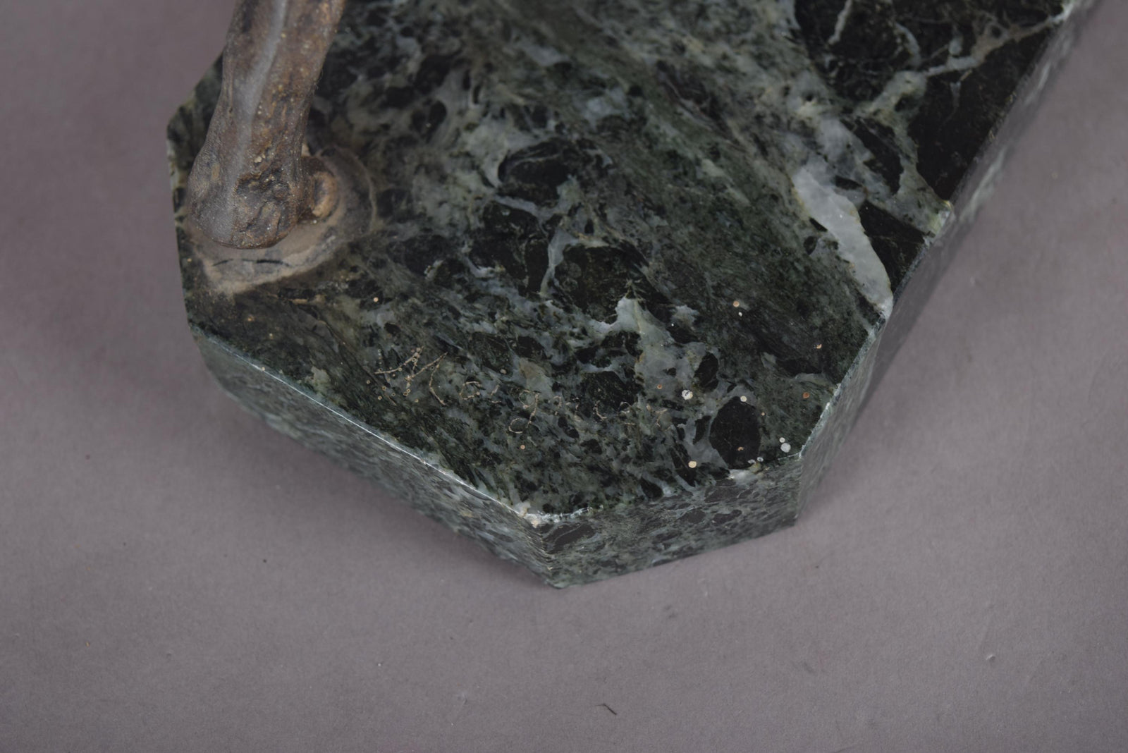 Vintage Patinated Spelter English Setter Dog Sculpture, Green Marble Base, Animalier Style, 1930s