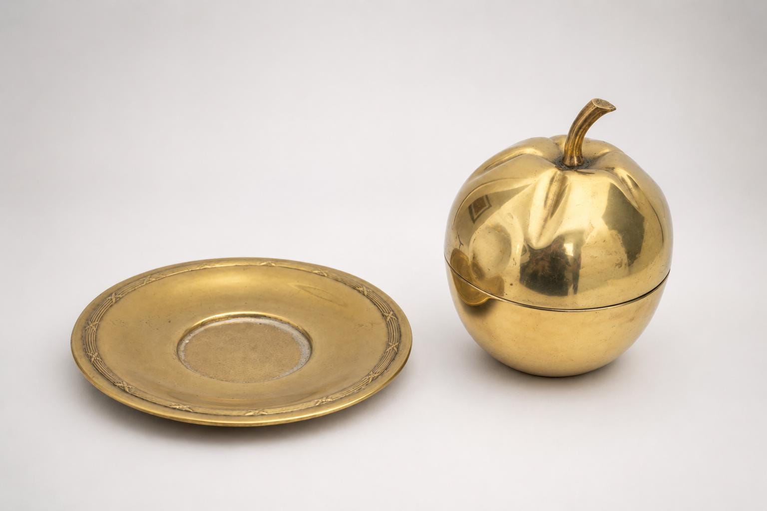 Vintage Brass Apple Trinket Box on Pedestal Dish, Hollywood Regency, 1950s