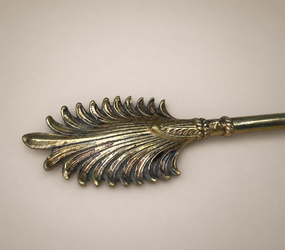 Gilt bronze Three-Arm Wall Sconce, Quiver and Foliate Backplate,