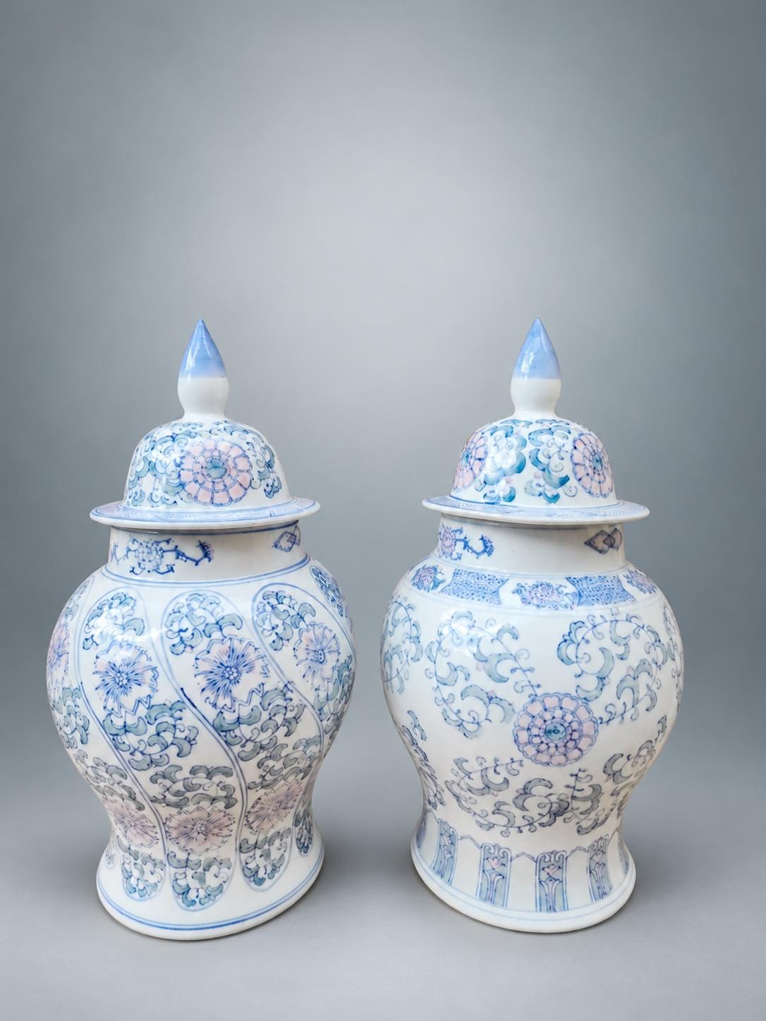 Pair of Large Blue and White Porcelain Ginger Jars, Kangxi-Style Decoration — 20th Century