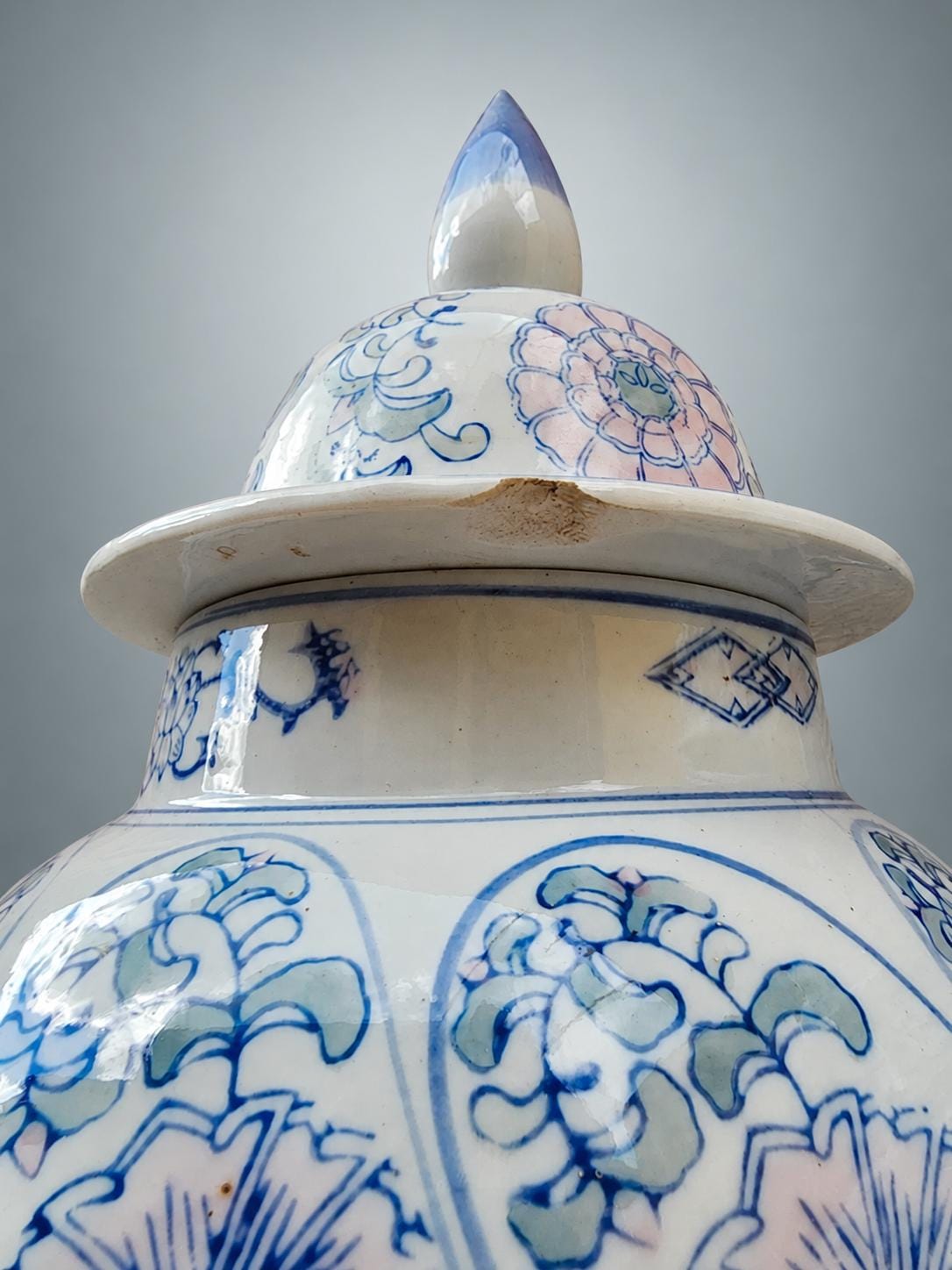 Pair of Large Blue and White Porcelain Ginger Jars, Kangxi-Style Decoration — 20th Century