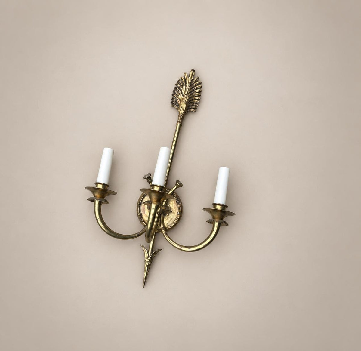 Gilt bronze Three-Arm Wall Sconce, Quiver and Foliate Backplate,