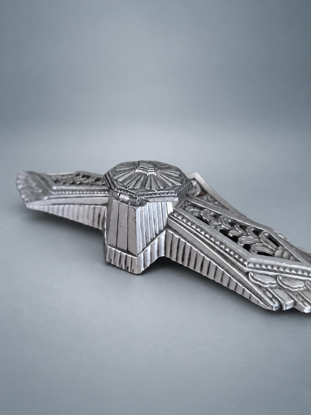 Antique French Art Deco Fan-Motif Inkwell, Geometric Silver-Tone Metal — France, circa 1930