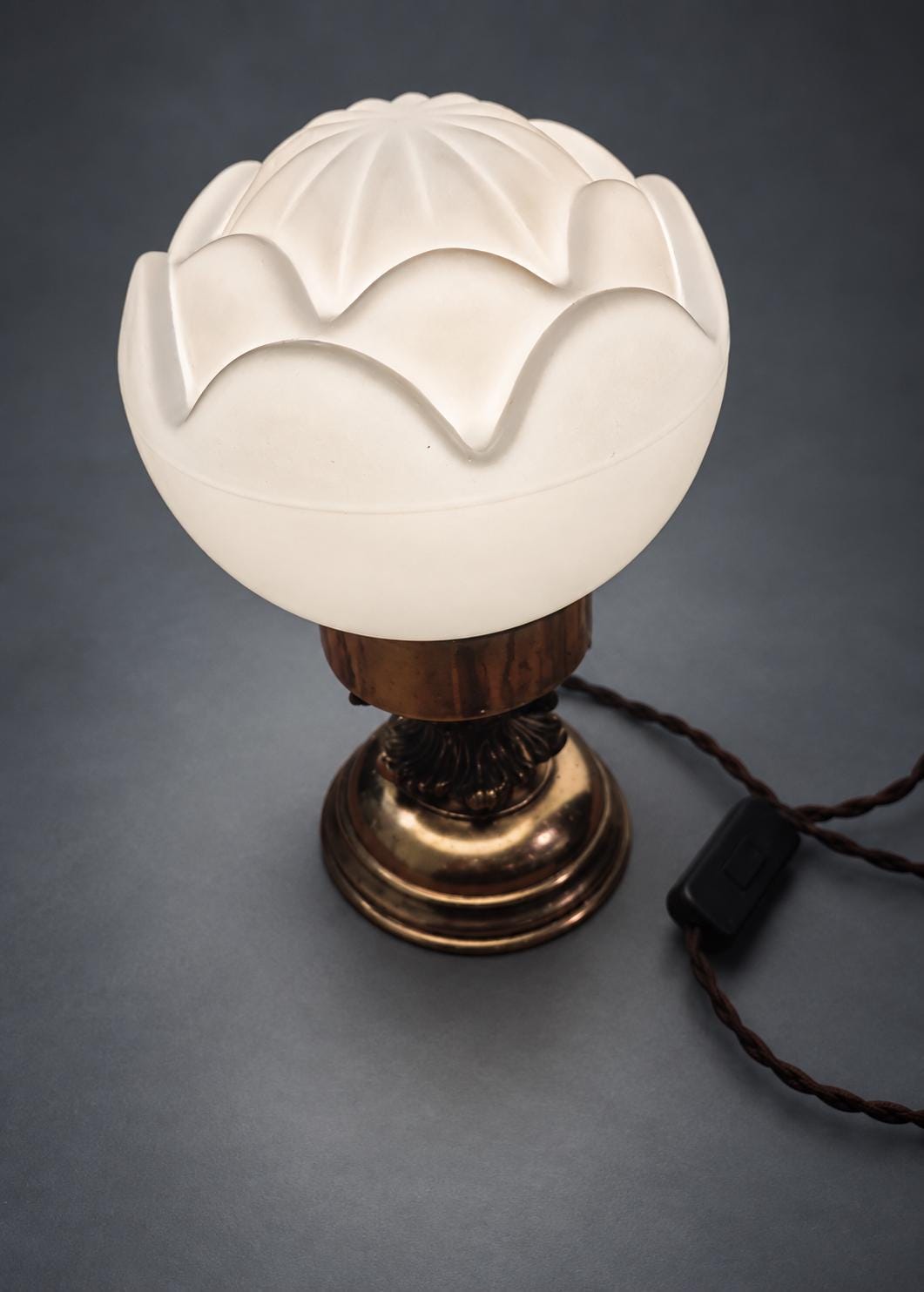 Vintage Art Deco Style Table Lamp, Tulip-Shaped Taupe Glass Globe on Silver-Tone Acanthus Base