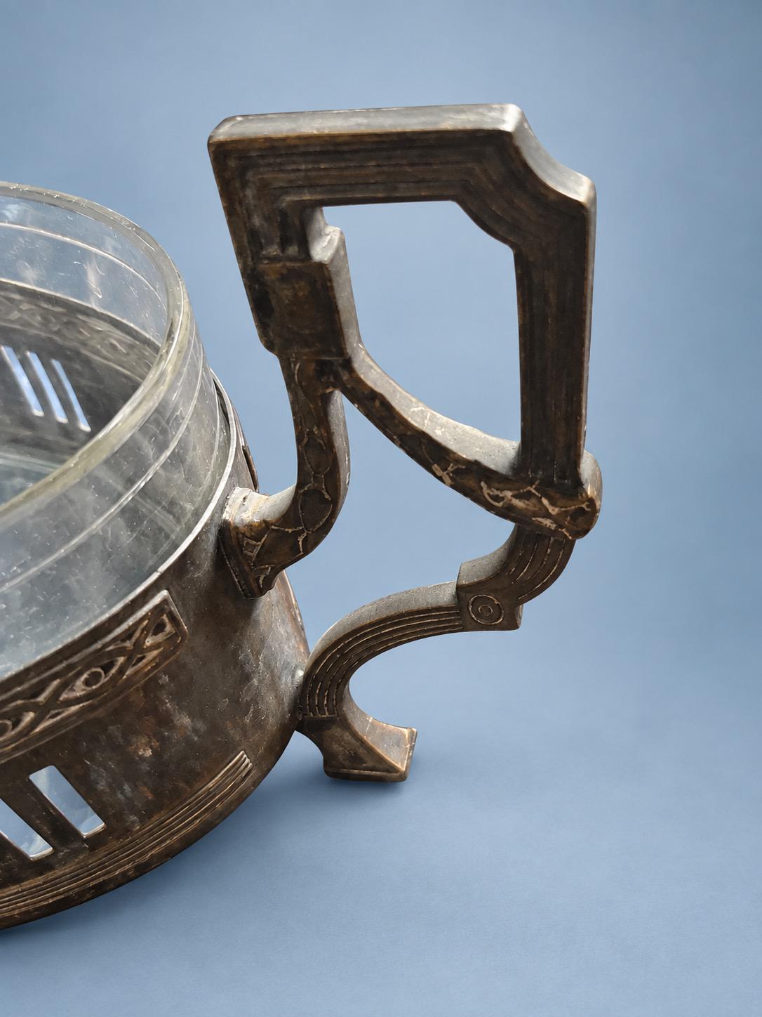 Vintage Neoclassical Style Silver-Tone Oval Jardinière Centrepiece with Laurel Cartouche, Pierced Sides and Fan-Shaped Cut Glass Liner