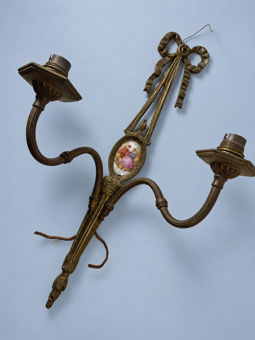 Vintage Single Louis XVI Style Brass-Tone Two-Arm Wall Sconce with Ribbon Bow and Ceramic Medallion after Fragonard