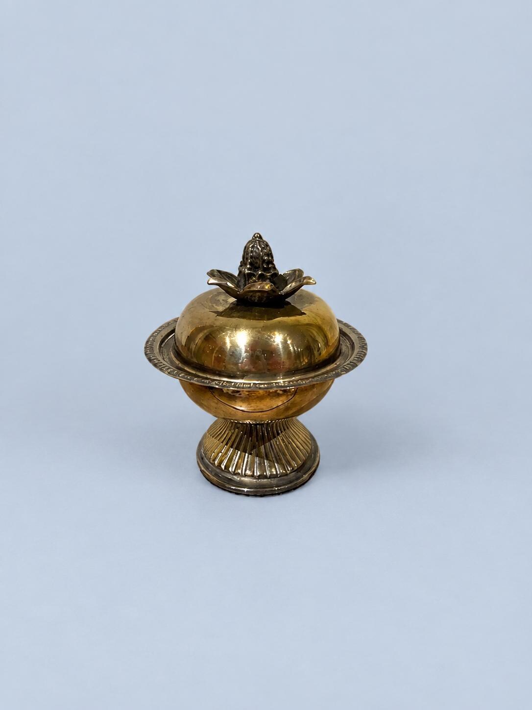 Vintage Lidded Bowl, Attributed 1920s–30s, Gold-Tone Metal with Pine-Cone Finial and Fluted Silver-Tone Foot, 21.5 cm