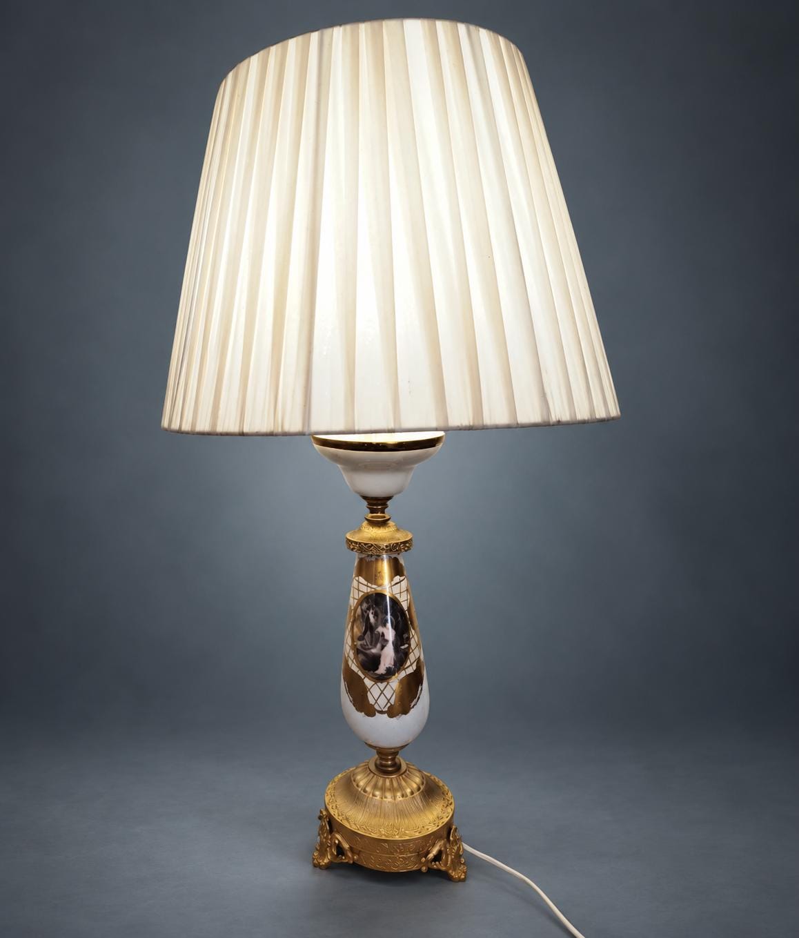 Large Painted Ceramic Table Lamp with Gilt Trellis and Romantic Scene Reserve, Ornate Gold-Tone Base, Pleated Shade, 75 cm