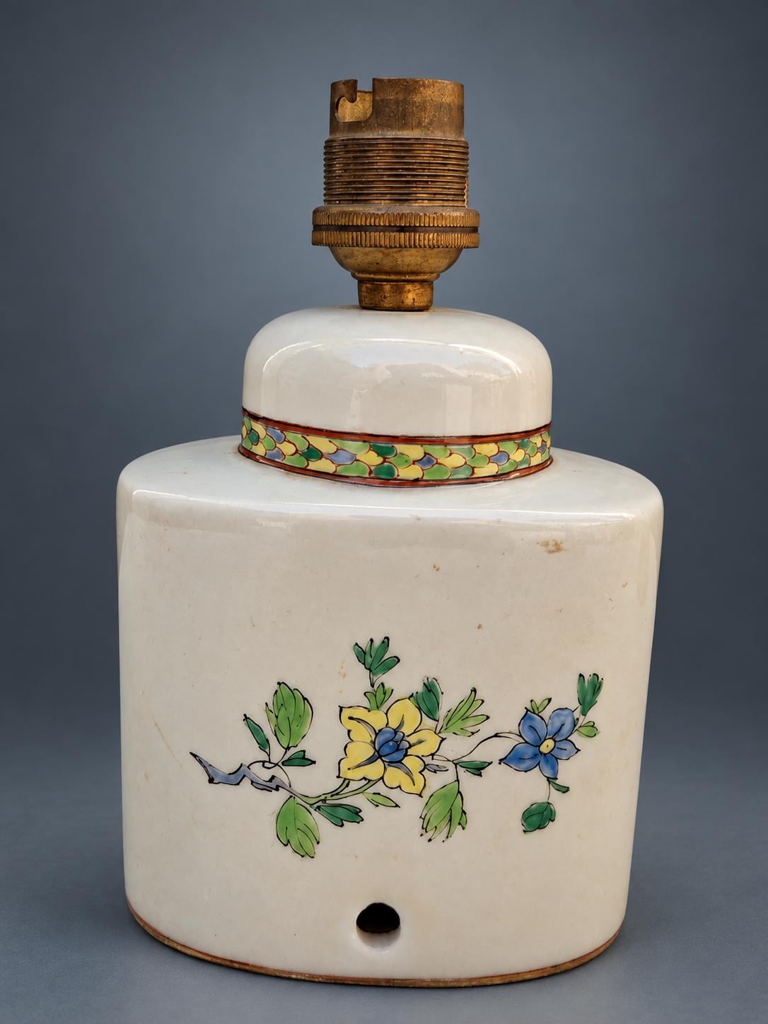 Pair of Small Chinoiserie Style Ceramic Lamps, Painted Phoenix Pair Decoration, Tea Caddy Form, Brass-Tone Fittings