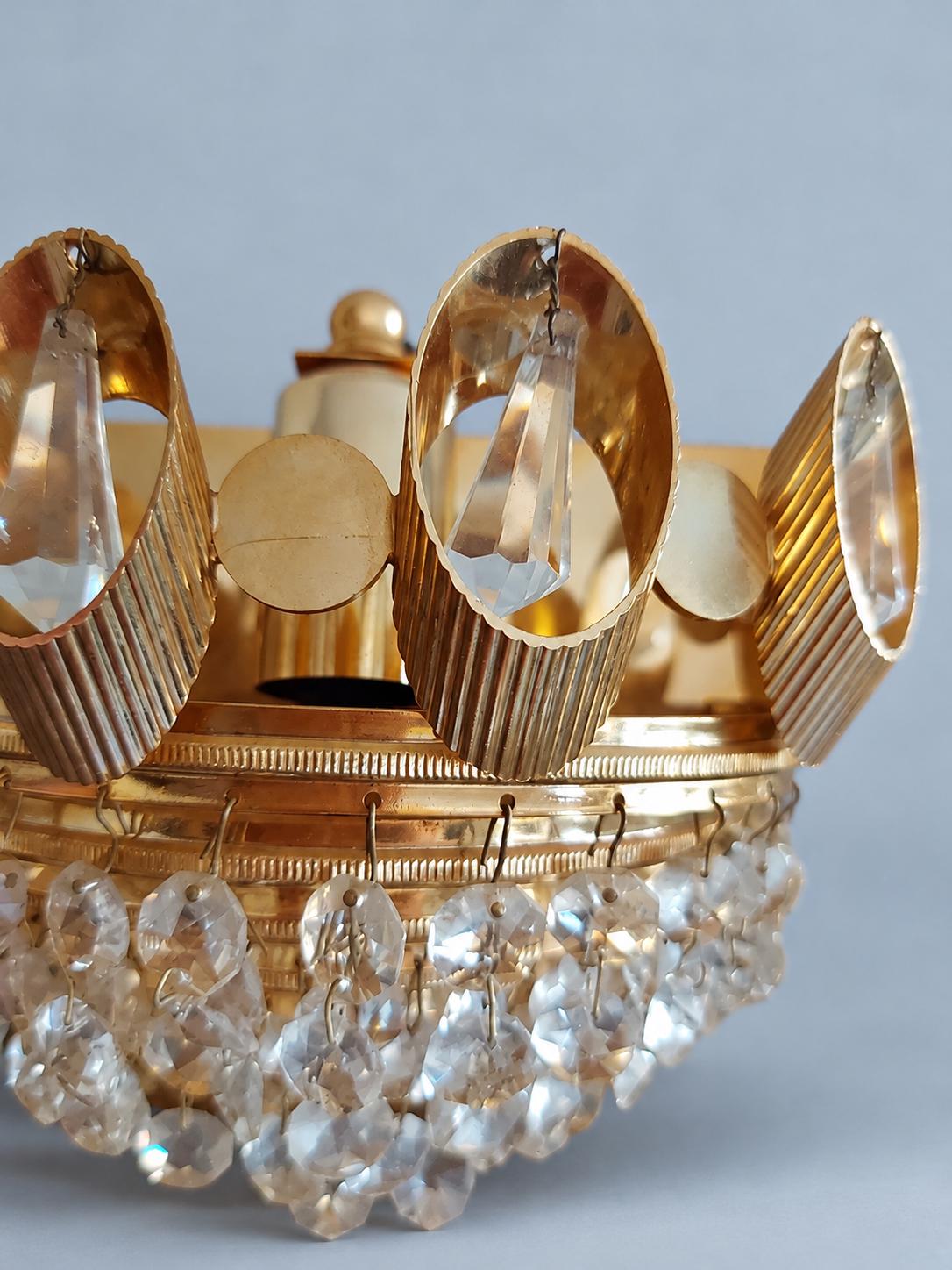 Vintage Pair of Hollywood Regency Wall Sconces, Gold-Tone Brass Crown with Faceted Glass Drops and Beaded Basket, 21 cm