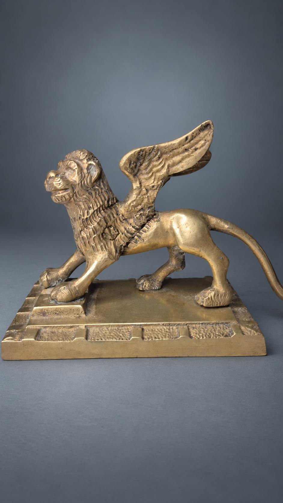 Winged Lion Figure in Patinated Metal on Stepped Base, Lion of Saint Mark Style, Desk Ornament or Paperweight