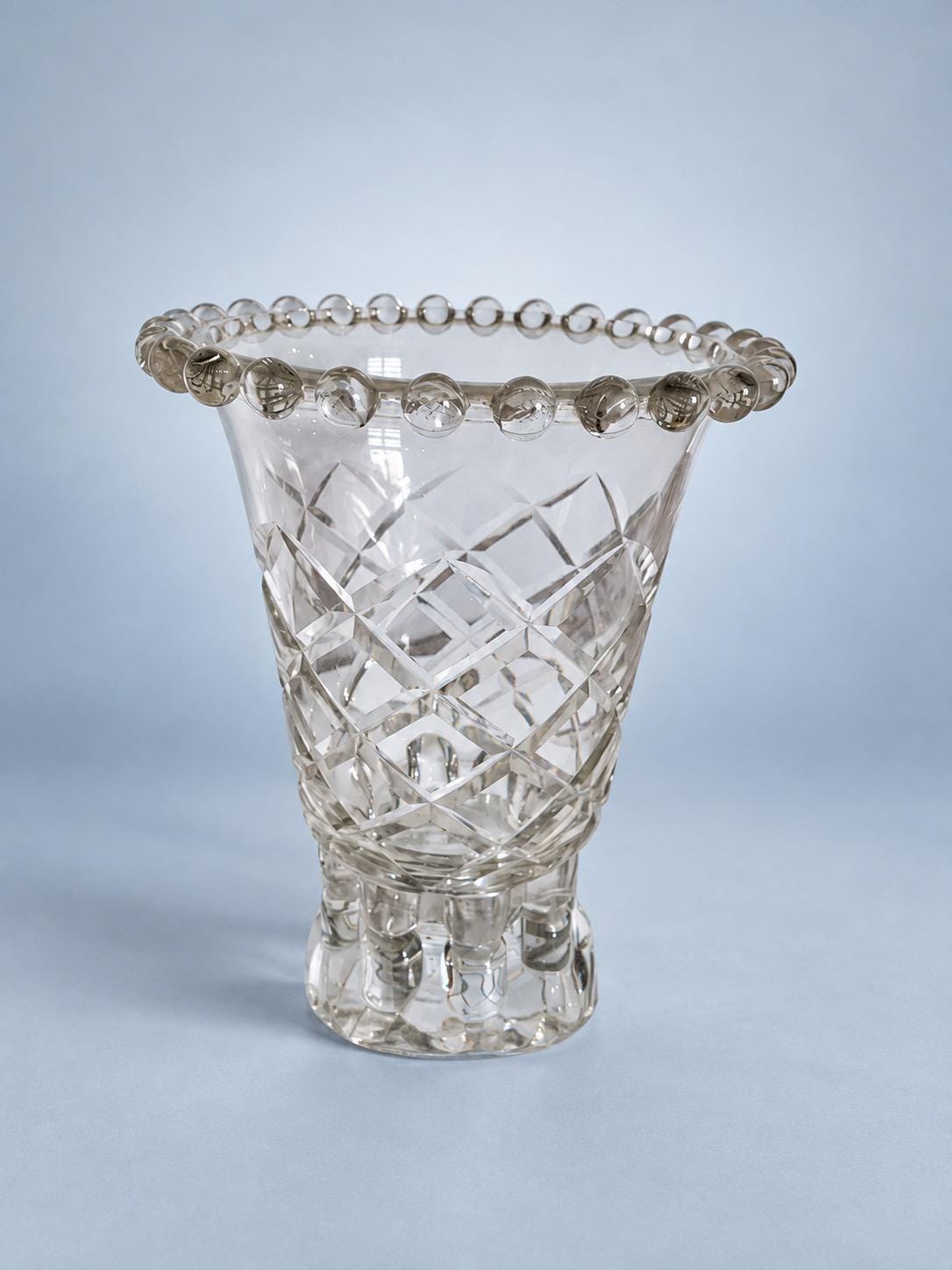 Vintage Clear Cut Crystal Vase with Beaded Scalloped Rim, Crosscut Geometric Trumpet Shape and Faceted Base, 19.5 cm