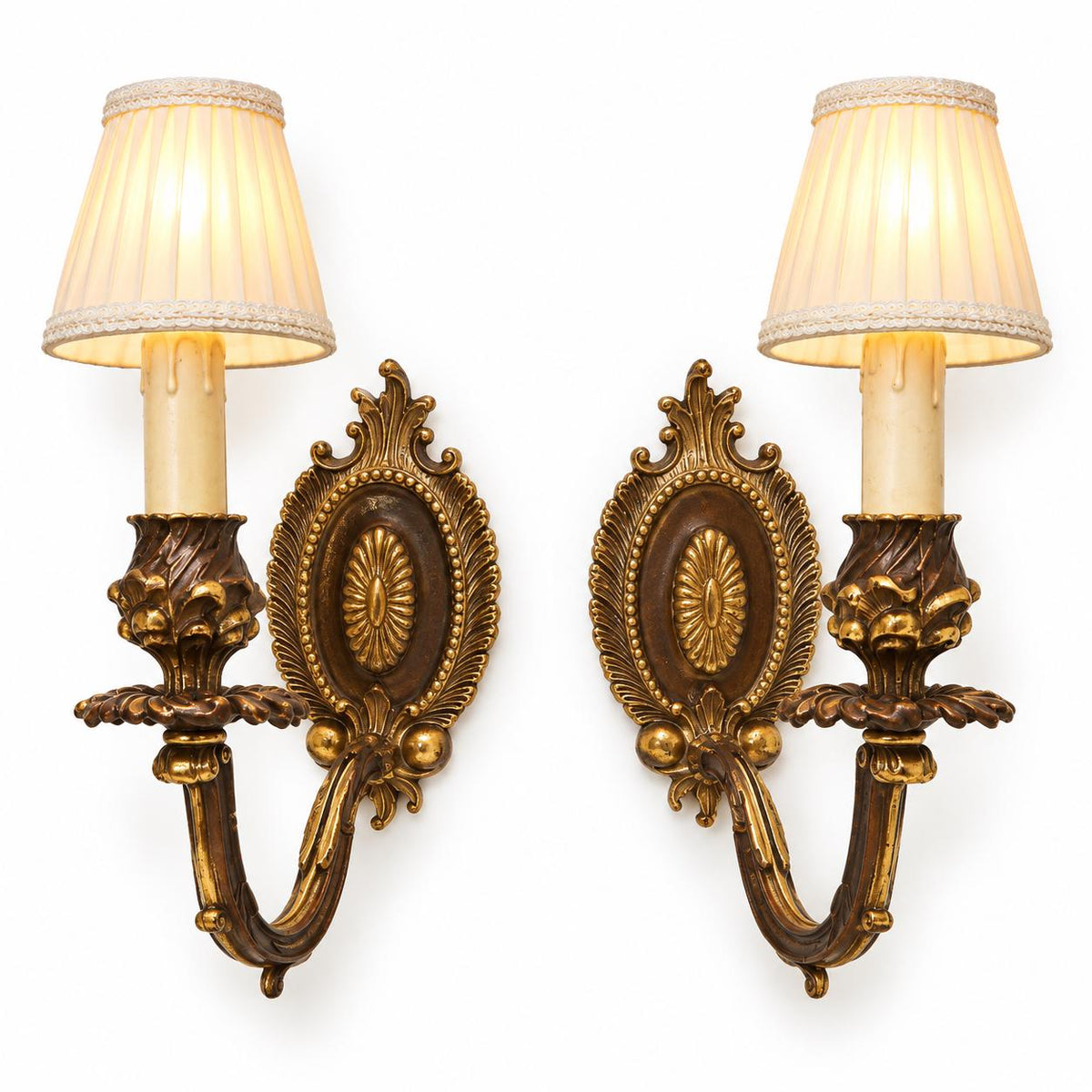 Vintage Pair of Art Deco Style Brass-Tone Floral Wall Sconces, Chiarini Attribution, 29 x 19 cm