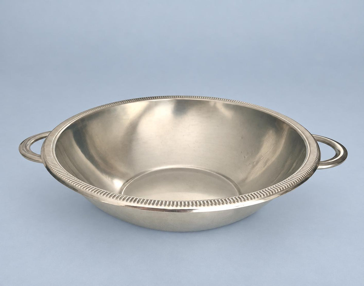 Stainless Steel Salad Bowl with Twin Handles and Reeded Rim, 26 cm Mirror-Polished Serving Bowl, Classic Tableware