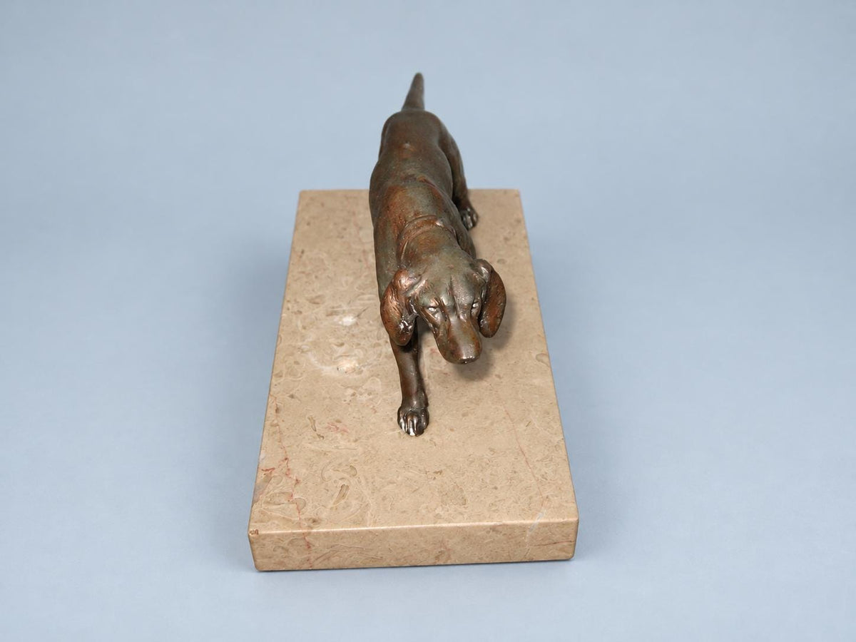 Vintage Hunting Dog Sculpture Following a Scent, Patinated Metal Hound on Beige Marble Base, 20.5 cm