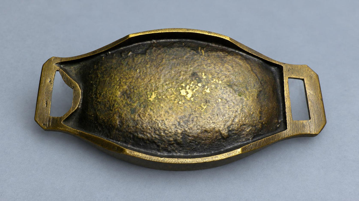 Vintage Art Nouveau Style Vide-Poche Signed M. Arvisenet, Patinated Metal Dish with Blackberry Branch Relief, 12.5 cm