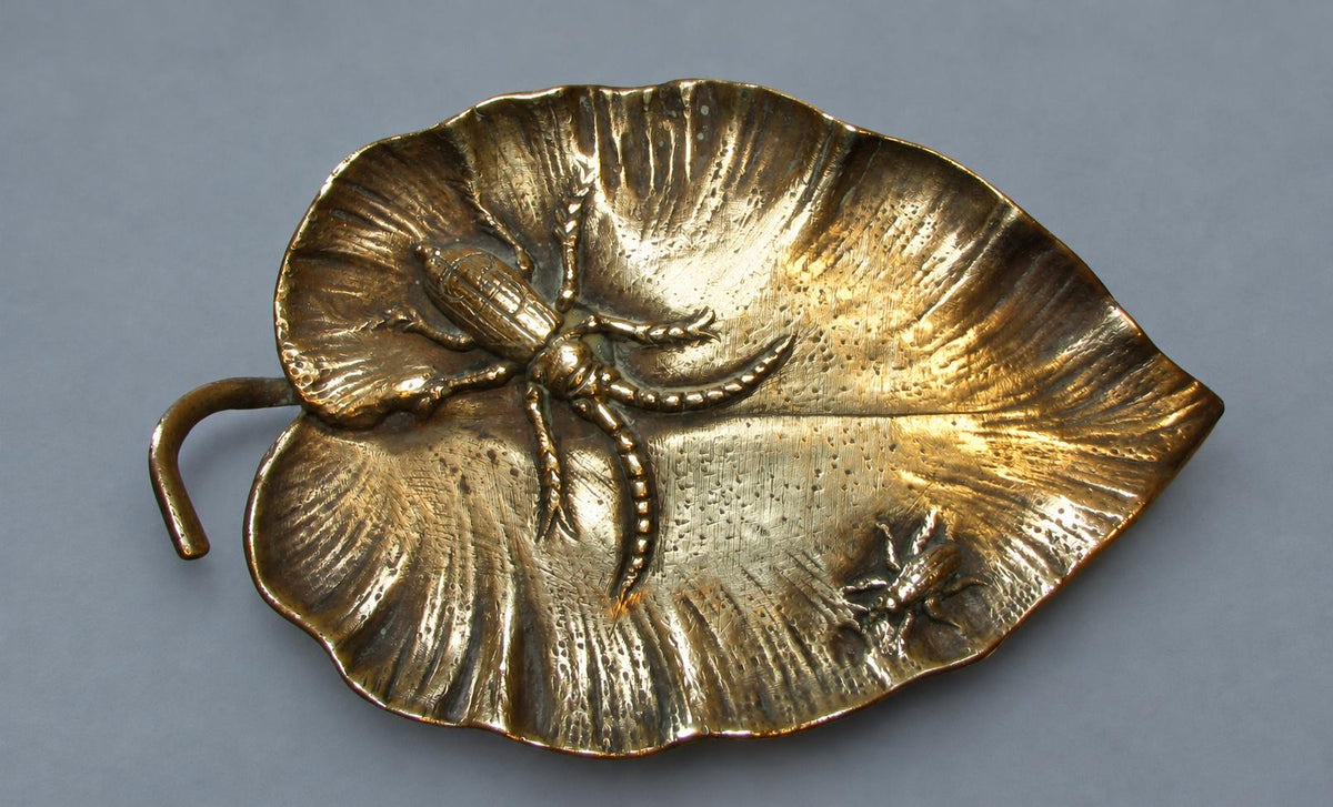 Vintage Art Nouveau Leaf Vide-Poche with Insects in Relief, Attributed 1909, Gilt Metal Dish with Curled Stem, 13 cm