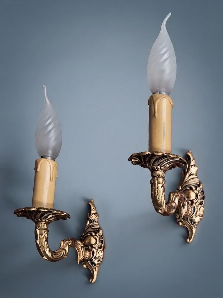 Pair of Vintage 1970s Small Bronze Single-Arm Wall Sconces, Louis XV Style Rocaille Shell Backplate, Acanthus Bobeche, Candle Lights