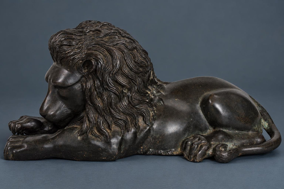 Antique Grand Tour Bronze Recumbent Lion After Canova, Resting Lion with Crossed Paws and Flowing Mane, Dark Patina, 11.5 in