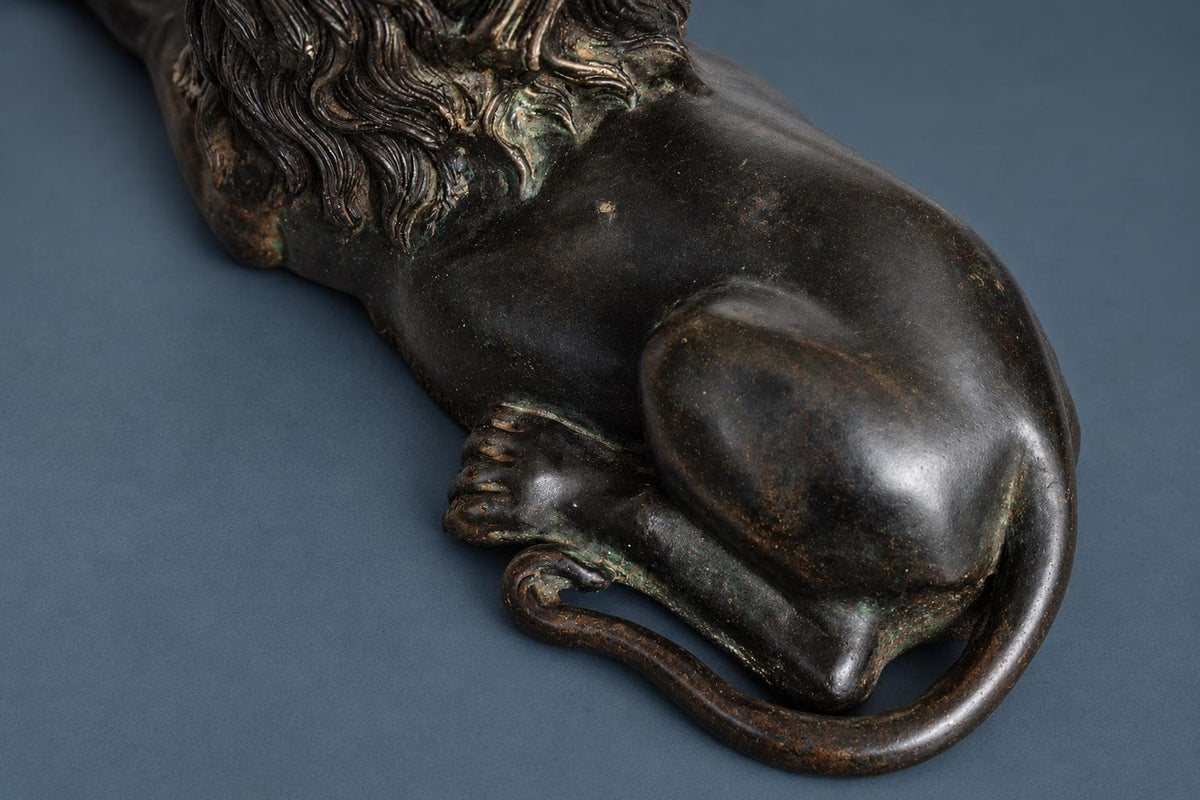 Antique Grand Tour Bronze Recumbent Lion After Canova, Resting Lion with Crossed Paws and Flowing Mane, Dark Patina, 11.5 in