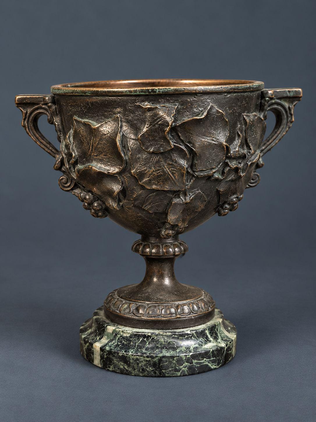 Antique 19th Century Patinated Bronze Lidded Grand Tour Urn with Ivy Leaf Relief and Berry Finial on Green Marble Base