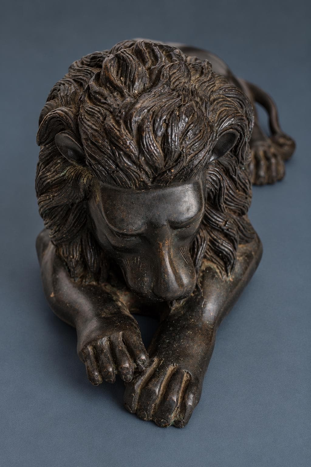 Antique Grand Tour Bronze Recumbent Lion After Canova, Resting Lion with Crossed Paws and Flowing Mane, Dark Patina, 11.5 in
