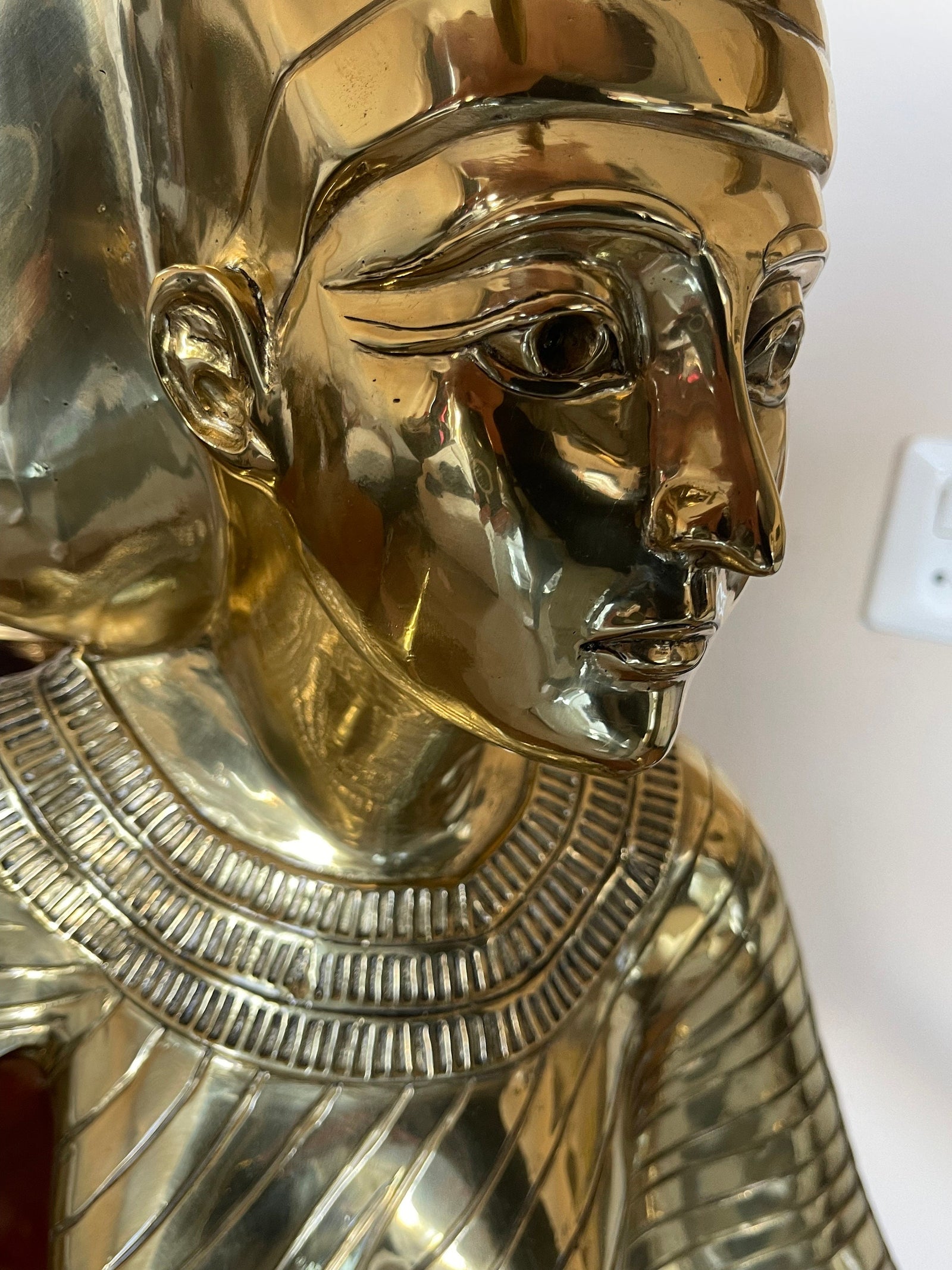 Vintage Egyptian Goddess Selket Statue – a beautifully crafted brass figurine depicting the mythological goddess of protection and healing. This Egyptian sculpture is perfect for collectors of Egyptian antiques and ancient Egypt decor.