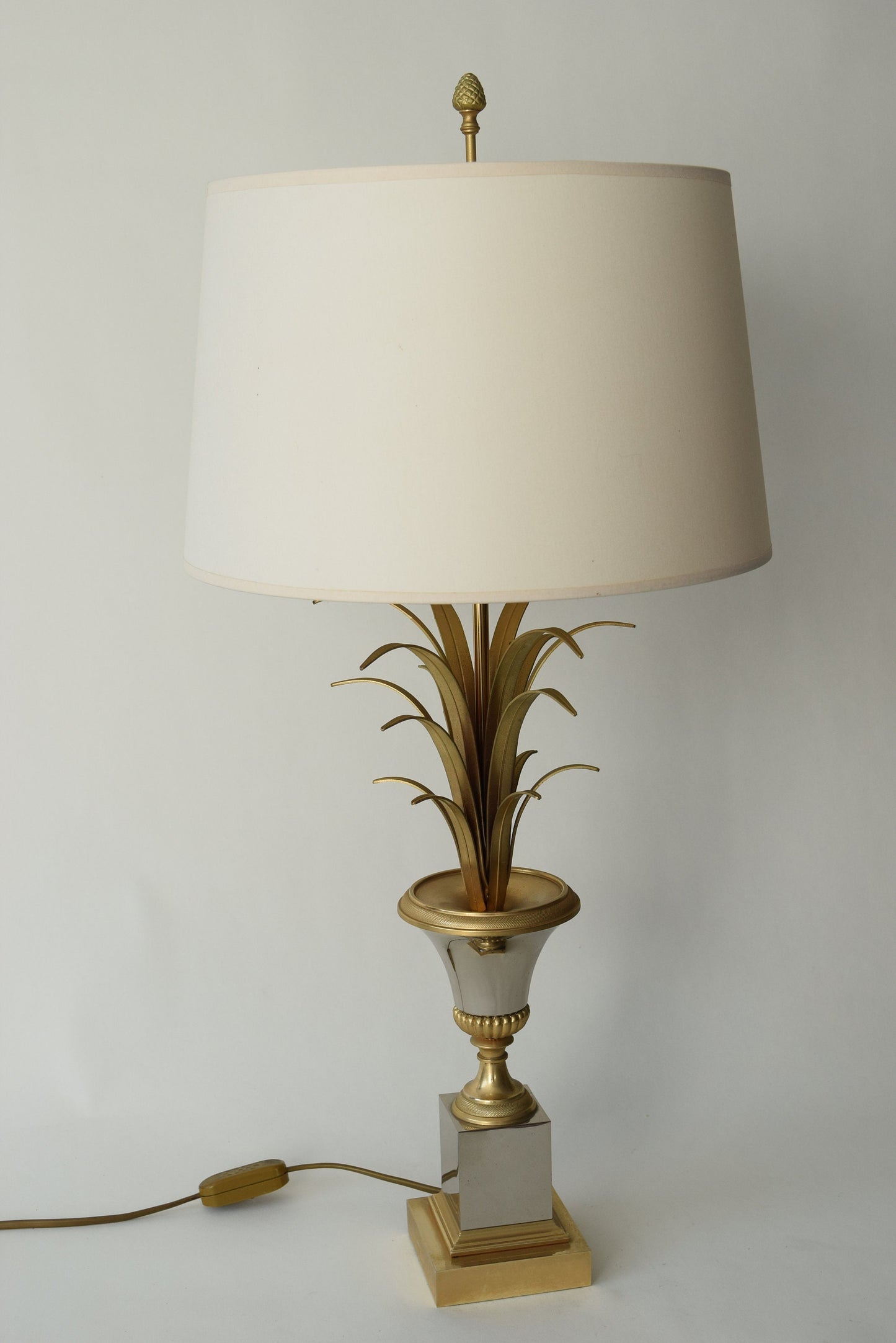 Vintage S.A Boulanger Palm Pineapple Lamp