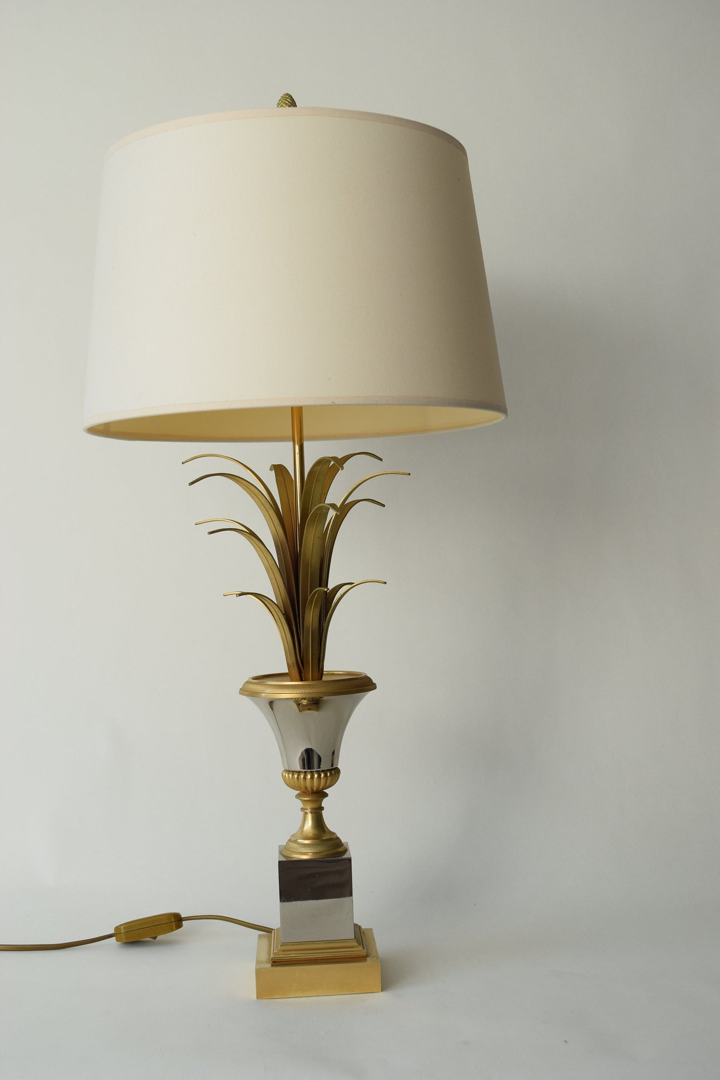 Vintage S.A Boulanger Palm Pineapple Lamp