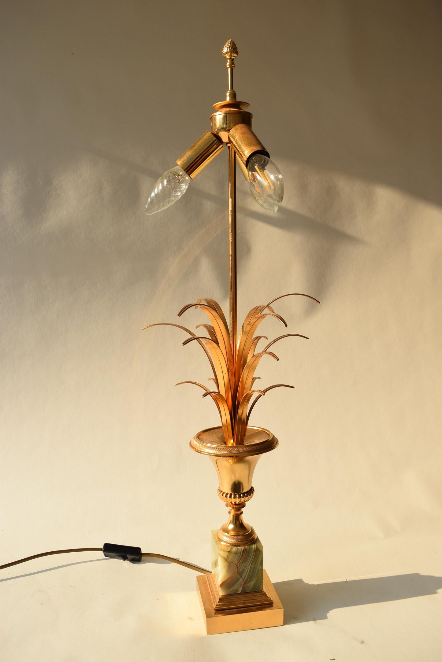 Boulanger Palm Pineapple lamp Onyx Base