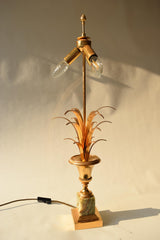 Vintage 1970s S.A. Boulanger Palm Pineapple Lamp featuring a gilded gold metal palm tree design mounted on a solid onyx base. This Belgian-made lamp exemplifies Hollywood Regency style, adding a touch of luxury and elegance to any interior space. With a height of 74 centimeters and a width of 24 centimeters, it's an ideal decorative piece for living rooms, bedrooms, or offices seeking vintage charm.