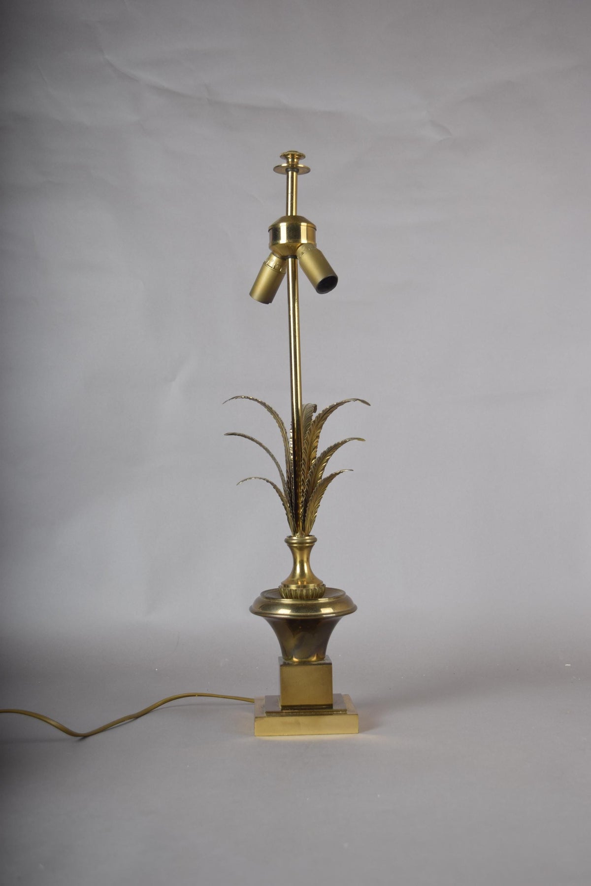 Vintage Brass Palm Frond Table Lamp, Urn Form, Dual Socket — Hollywood Regency Style, 1960s